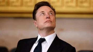 ظاهرة فلكية نادرة.. إيلون ماسك يترقب حدثاً سماء الأرض تشهده خلال ساعات